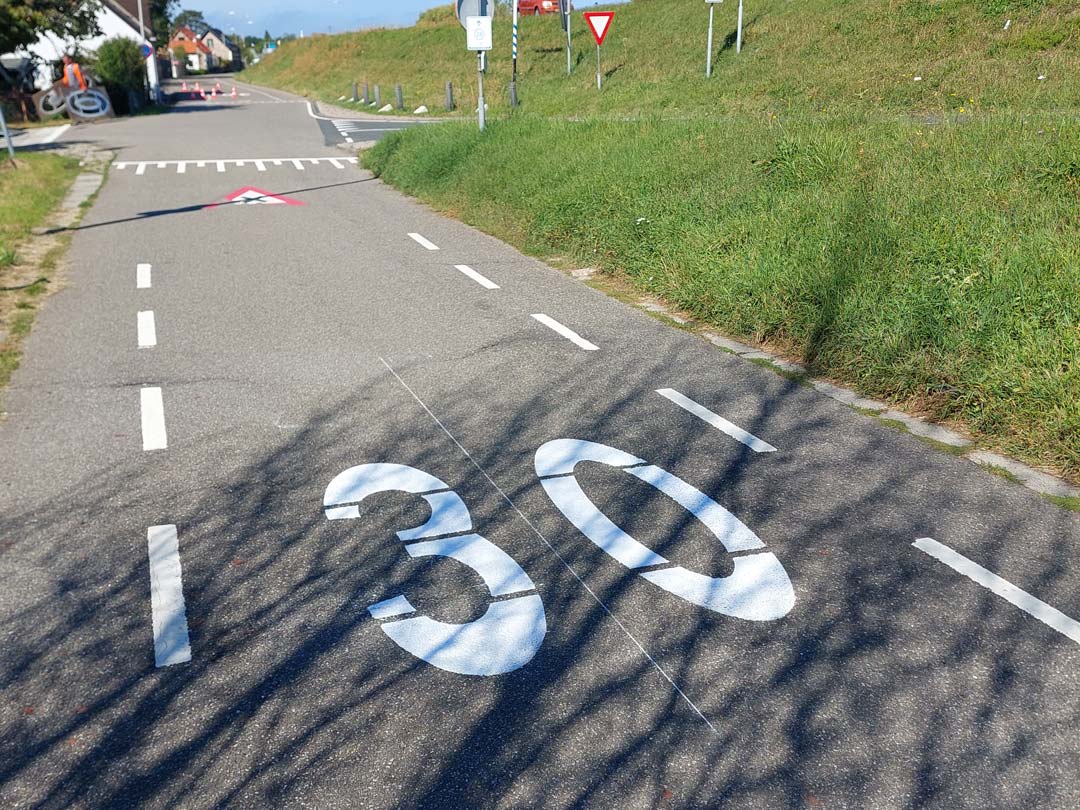 verkeersborden openbare weg de bruin markeringen